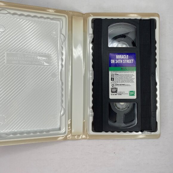 Vintage Fox Video Miracle On 34th Street VHS Tape Clamshell Case Family Feature - Picture 4 of 9